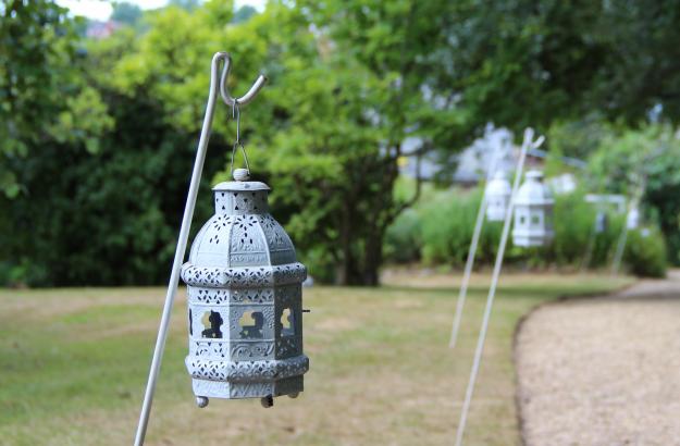 Lanterns lighting up the wedding path